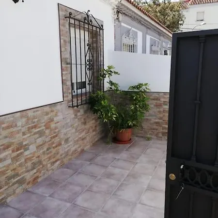 Casa Familiar Patio Y 2 Banos Con Aire Acondicionado * Malaga