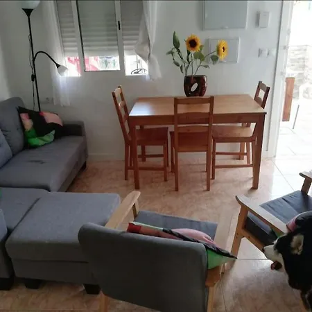 Casa Familiar Patio Y 2 Banos Con Aire Acondicionado Apartment Malaga